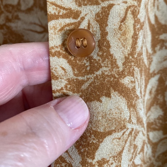 Jones New York silk leaf pattern blouse size 14 - Picture 4 of 6